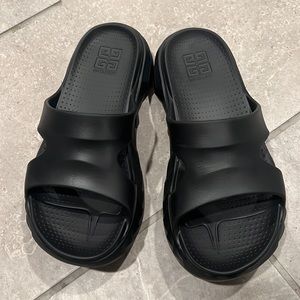 Givenchy marshmallow slides